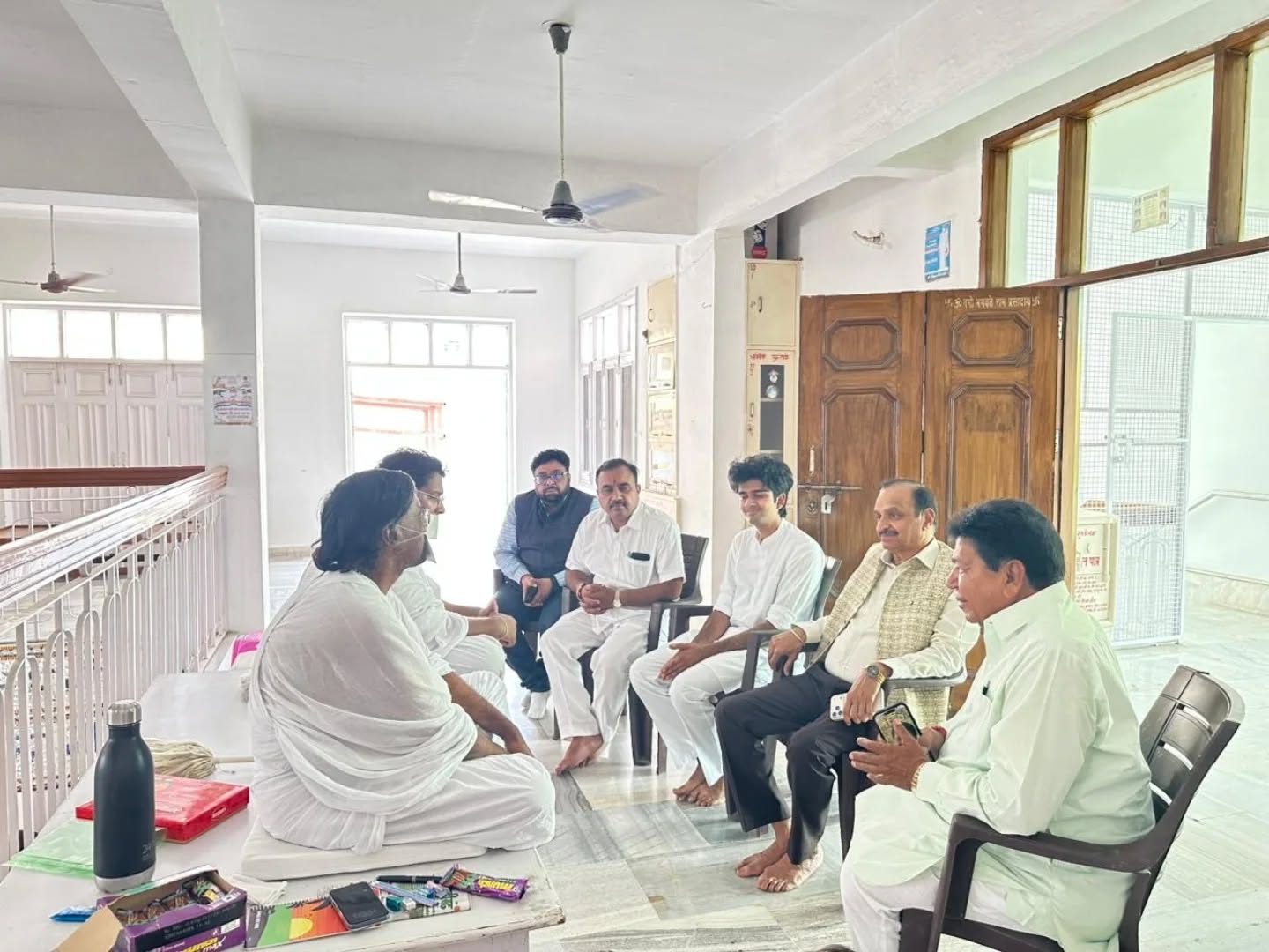 वार्ड-6 से नवनिर्वाचित पार्षद पार्थ गुप्ता जी अपने दादाश्री ज्ञानचंद ग