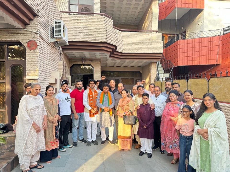 वार्ड नंबर 6 में आज जनसंपर्क के दौरान पार्थ गुप्ता ने क्षेत्रवासियों स